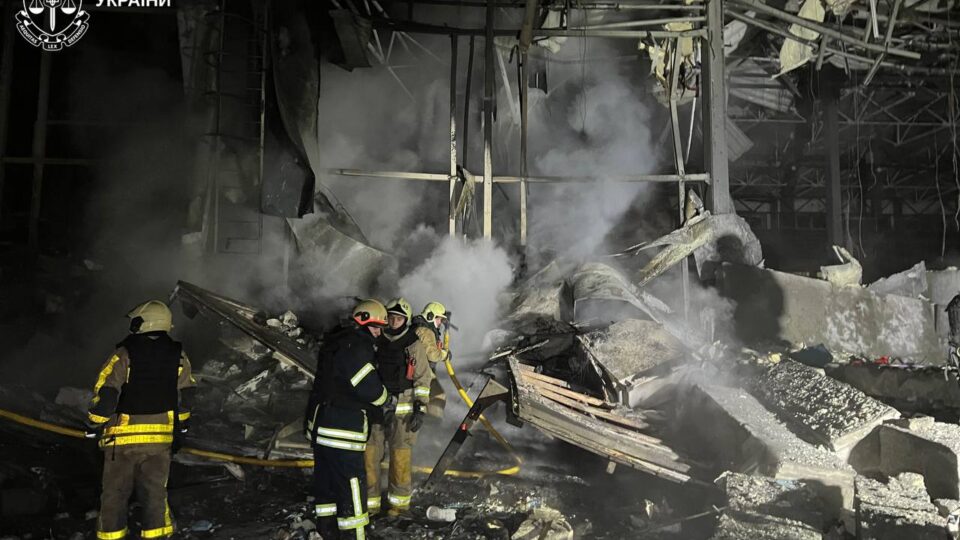 Російський удар по поштовому терміналу в передмісті Харкова: 4 загиблих і 6 поранених  