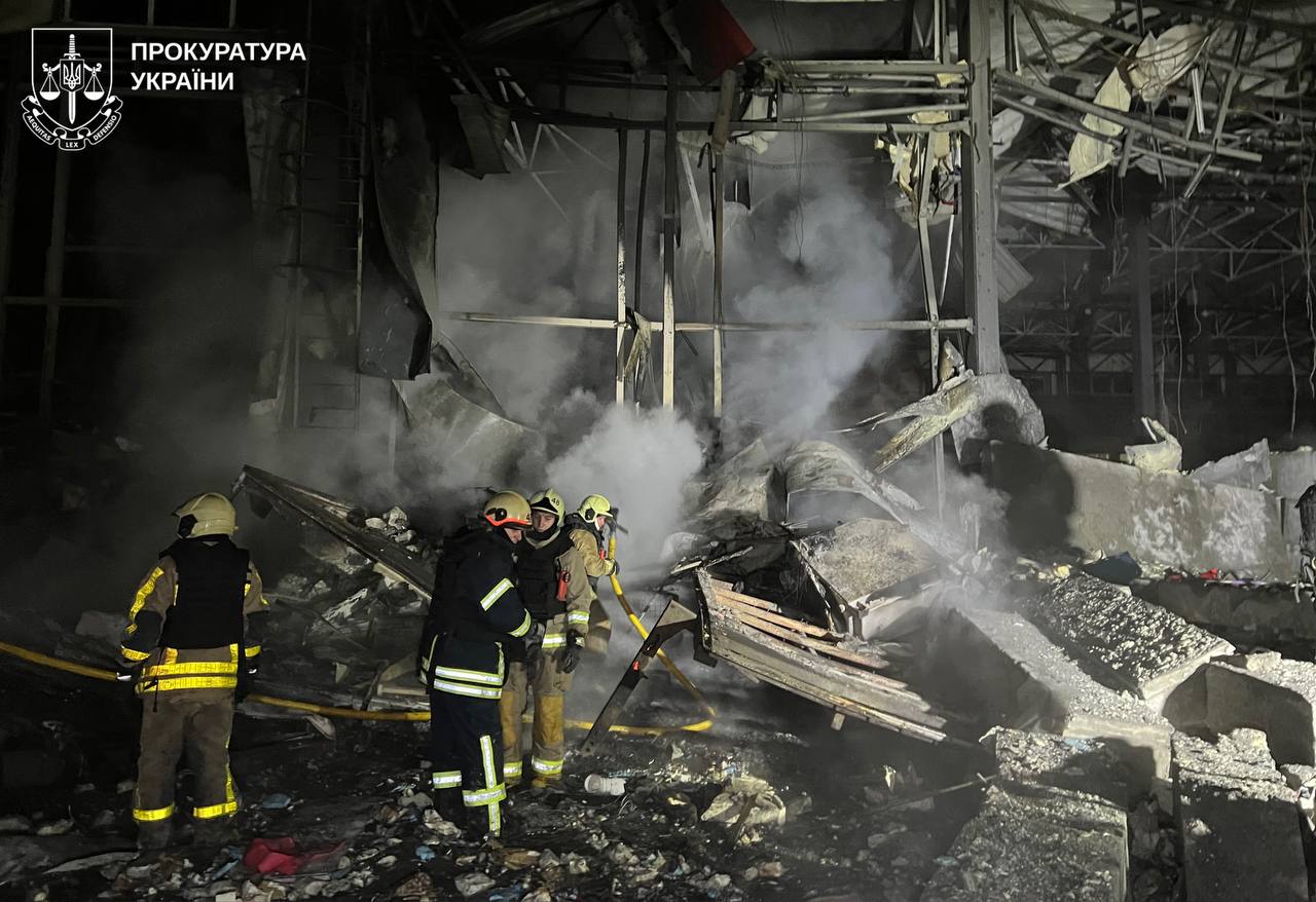 Наслідки удару по поштовому терміналу в передмісті Харкова 13 січня.