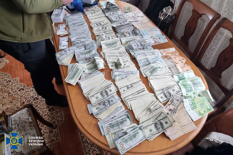 Голову ВЛК на Дніпровщині викрито на продажу «непридатності» до служби — вилучено $397 тисяч  