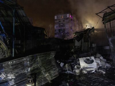 Київ: рятувальники показали наслідки російського ракетно-дронового удару  