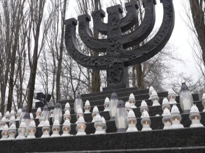 «Коли ненависть та війна загрожують народам, потрібне єднання» — Президент про Голокост  