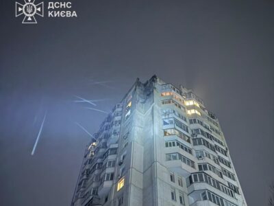 Ворог вдарив по багатоповерхівці в Києві  