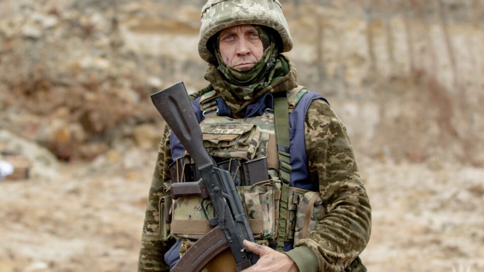 Швидший за «Матрицю»: розвідник «Нео» вижив у дуелі на відстані 7 метрів, де ворог вистрілив першим  