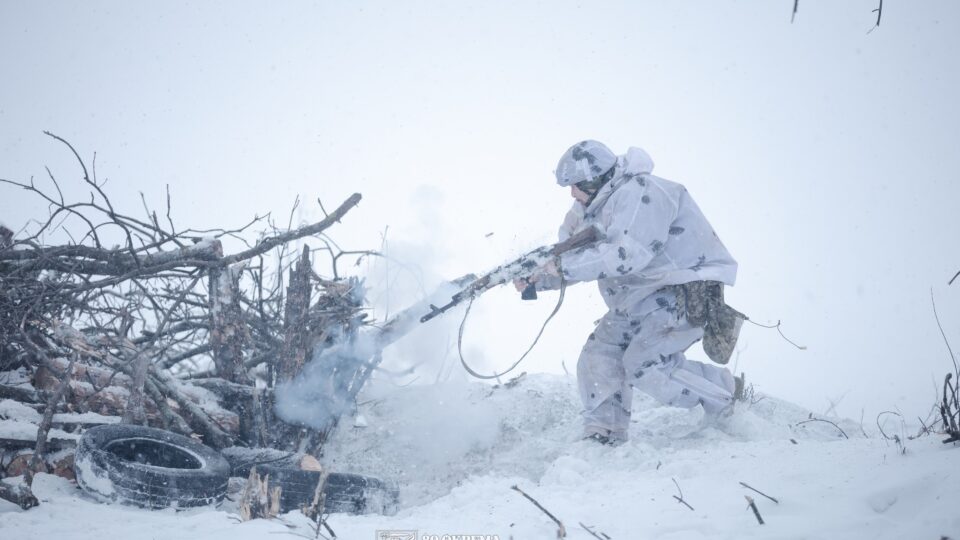 «Лінія фронту — це не зовсім лінія»: у Мирнограді між позиціями окупантів та українських захисників кілька десятків метрів  