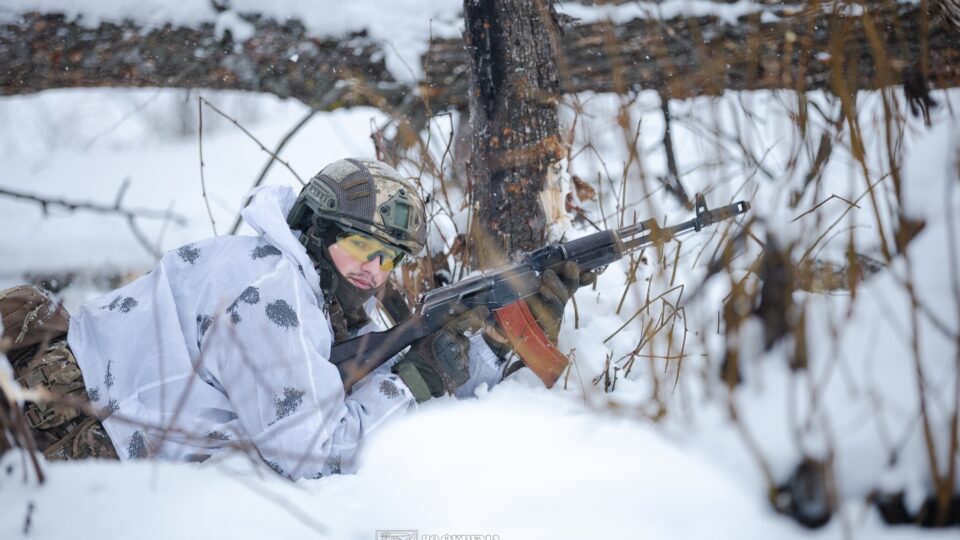 «Гартування снігом та вогнем»: десантники 80-ї бригади проходять зимове злагодження  