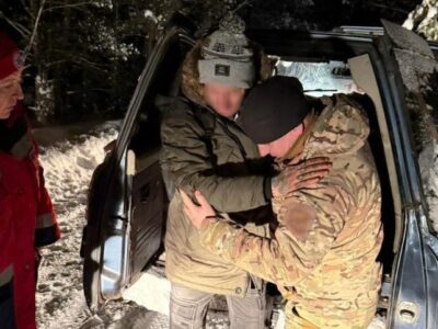 Ухилянтів, які заблукали у засніженому лісі, госпіталізували з обмороженням кінцівок  