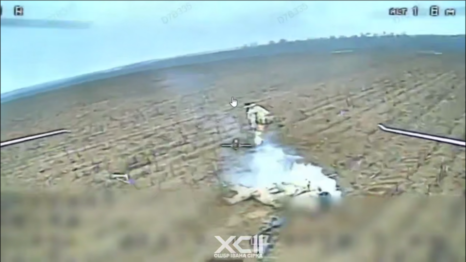 Лежать, падають на коліна, тікають — пілоти знищують російських штурмовиків у будь-яких позах  