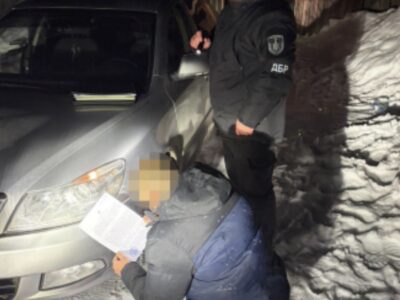 Викрито посадовця, який за хабарі впливав на рішення ВЛК  