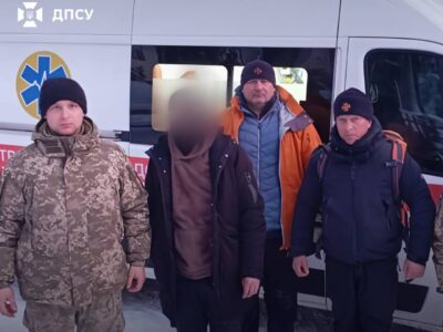 Замість Румунії — боротьба за життя: у Карпатах прикордонники зняли з гір «туриста-нелегала»  