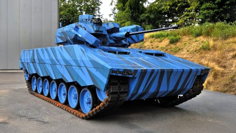 По-королівськи, з двигуном від Rolls-Royce: у Німеччині представили зенітний танк вогневої підтримки  