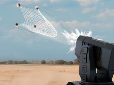 Як накинути сітку на дрона: в Ізраїлі знайшли спосіб боротьби з БПЛА і представили обладнання офіцерам НАТО  