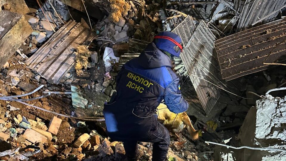 На місці ворожих ударів в Харкові знайдено фрагменти тіла ще однієї жертви    