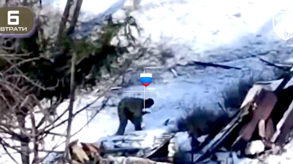 Їдять сніг та сплять просто неба — бійці «Скелі» показала страждання окупантів у Покровську  