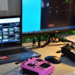 Робоче місце пункту управління важкими бомберами: монітори з телеметрією, параметрами польоту та каналами зв’язку. Звідси керують Nemesis, який перебуває на позиції ближче до району бойової роботи.