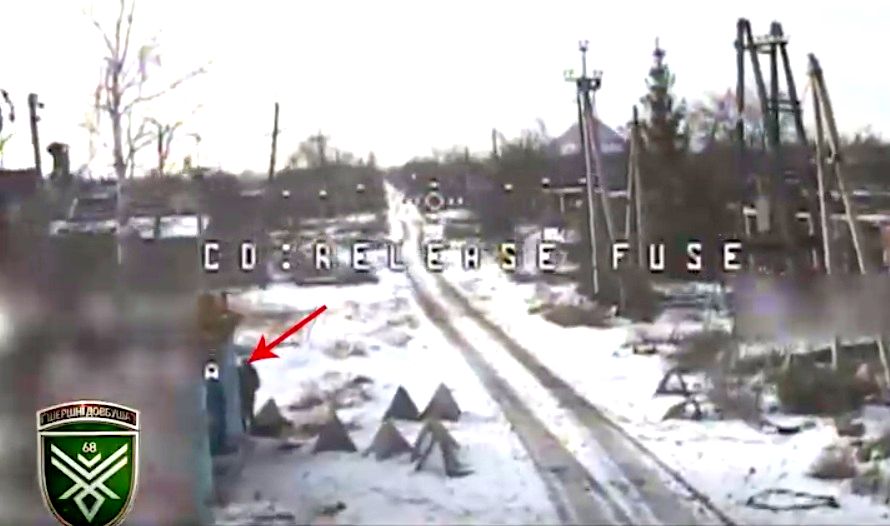 Окупант чекав на зупинці «автобус до Києва», а отримав квиток на прямий рейс до пекла  