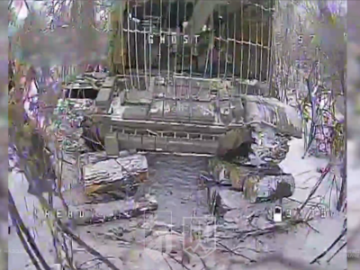 На Харківщині уразили танк, який окупанти поставили на дерев’яний постамент  