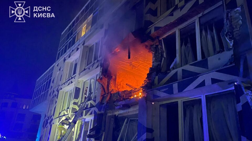 Ворог влучив у медзаклад в Оболонському районі Києва: є загиблий та троє постраждалих  