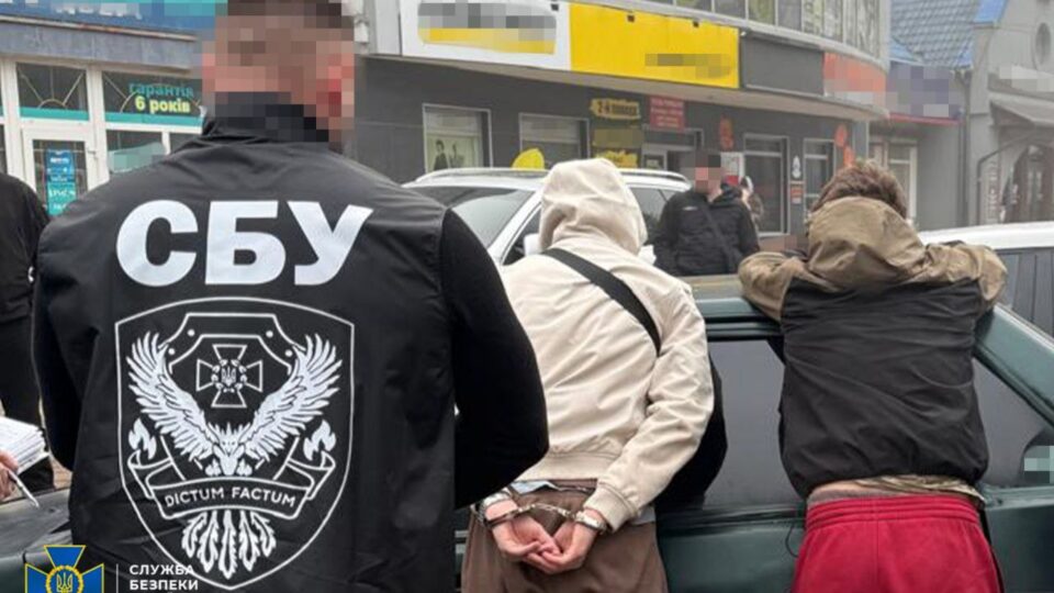 Торгівля довідками, «туризм» і подорож у вантажівці: ліквідовано ще три «схеми для ухилянтів»  