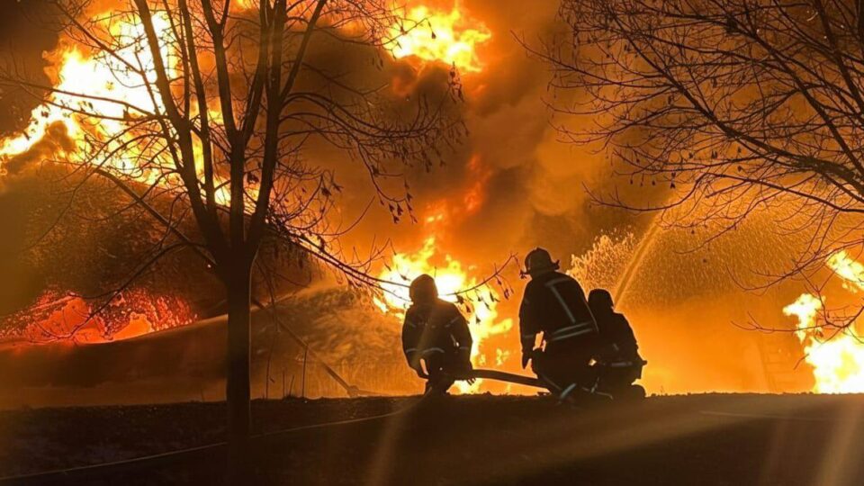 «У новий рік росія цілеспрямовано несе війну»: Президент прокоментував нічний обстріл рф  