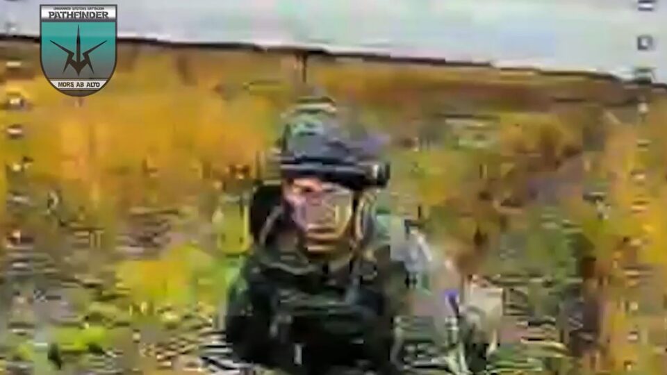 Навіть рюкзак не допоміг: FPV-дрони Pathfinder знищили російську піхоту в лісосмугах  