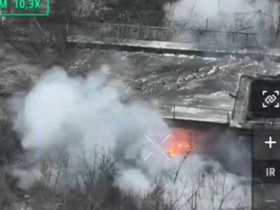 Українські дрони, попри перешкоди, знищили окупантів, які сховались під мостом  