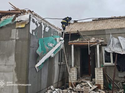 Війська рф вдарили по Дніпровщині: є загиблий, поранений рятувальник  
