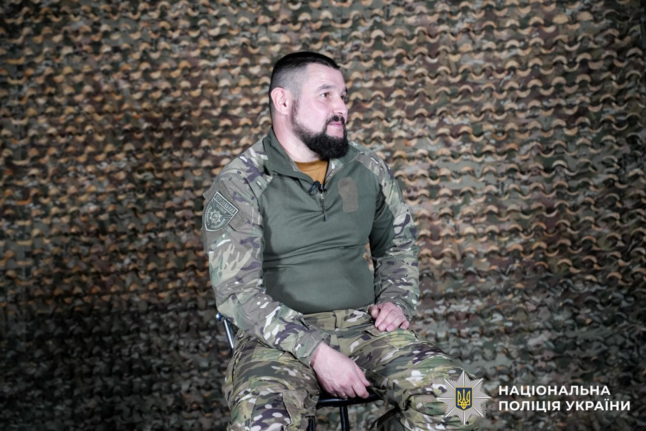Український захисник під час запису інтерв’ю про бойовий досвід