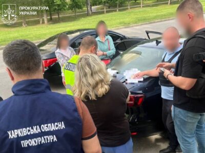 $6000 за шлюб і втечу за кордон — на лаві підсудних організаторка схеми для ухилянтів  