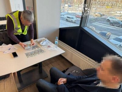 Адвокат пішов під суд: обіцяв клієнту за $25 тисяч домовитись про зняття з військового обліку  