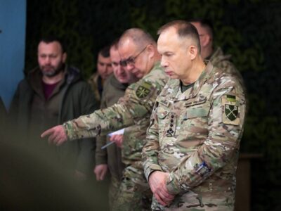 Головнокомандувач ЗСУ зустрівся із командирами військових частин, які виконують бойові завдання на фронті  