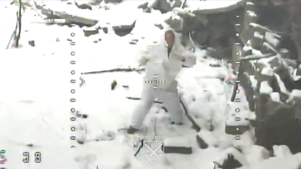 Палають по-новорічному: наші бійці в Покровську спалили російську «броню» і піхоту  