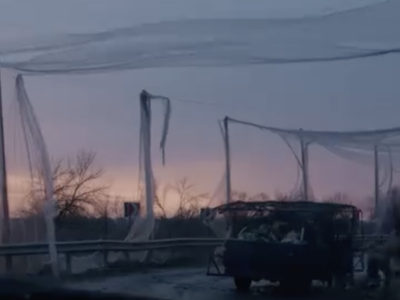 «Сітки над дорогами вщент пошматовані»: як виглядає виїзд з Костянтинівки  