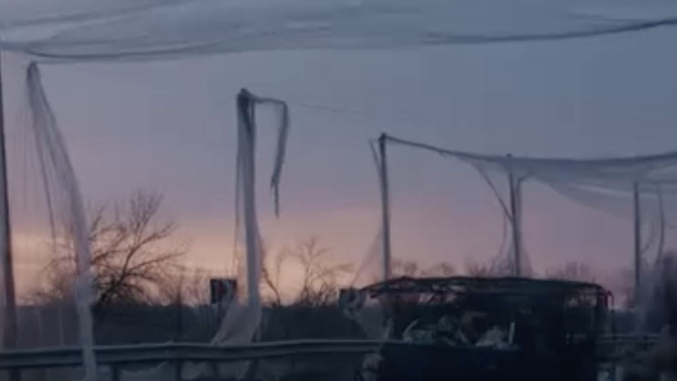 «Сітки над дорогами вщент пошматовані»: як виглядає виїзд з Костянтинівки  