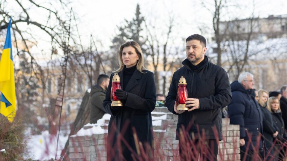 «Українці завжди захищають своє»: Президент і перша леді вшанували пам’ять Героїв Небесної Сотні  