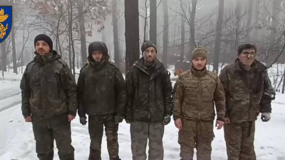 Український дрон з гучномовцем взяв п’ятьох окупантів у полон  