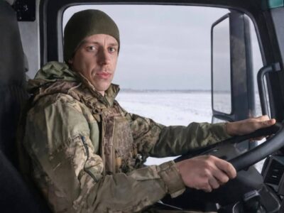 У перші дні вторгнення ворог намагався знищити наші позиції — водій ЗРК про початок великої війни  