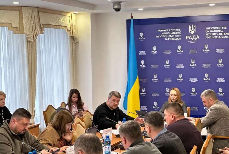 Підвищення ефективності та прозорості процедур: у Раді обговорили питання оборонних закупівель  