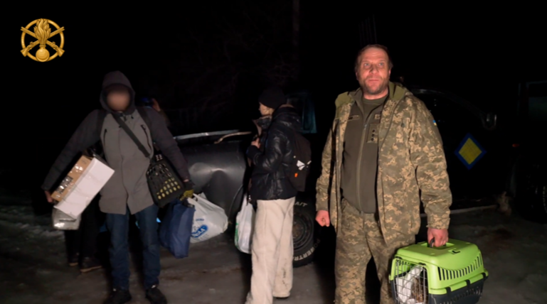 Бійці 41-ї бригади евакуювали родину та їх домашніх улюбленців з Куп’янська  