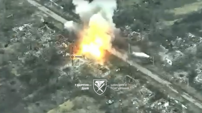 Металобрухт в районі Покровська: десантники 7 корпусу знищують техніку окупантів  