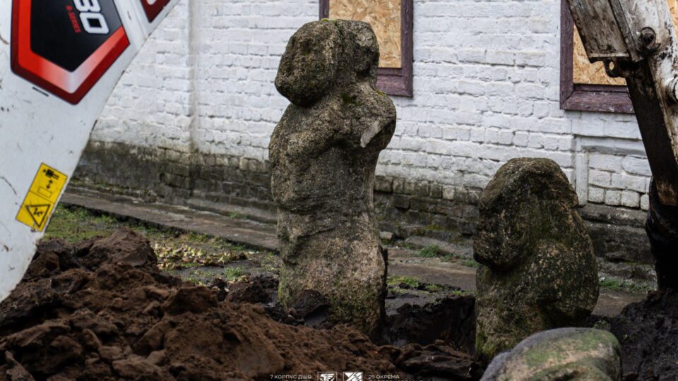 Історична евакуація: десантники вивезли половецьких баб з-під обстрілів  