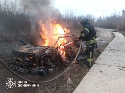 На Донеччині ворожий дрон атакував автомобіль, є загиблі  