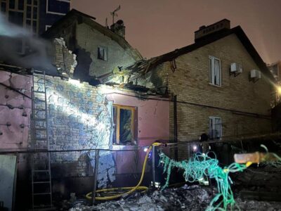 Атака на Київ: у трьох районах сталися пожежі, пошкоджені будинки  