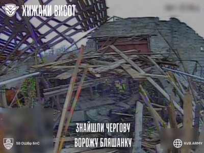 Спочатку FPV, потім скиди — «Хижаки висот» викрили та знищили замаскований танк  