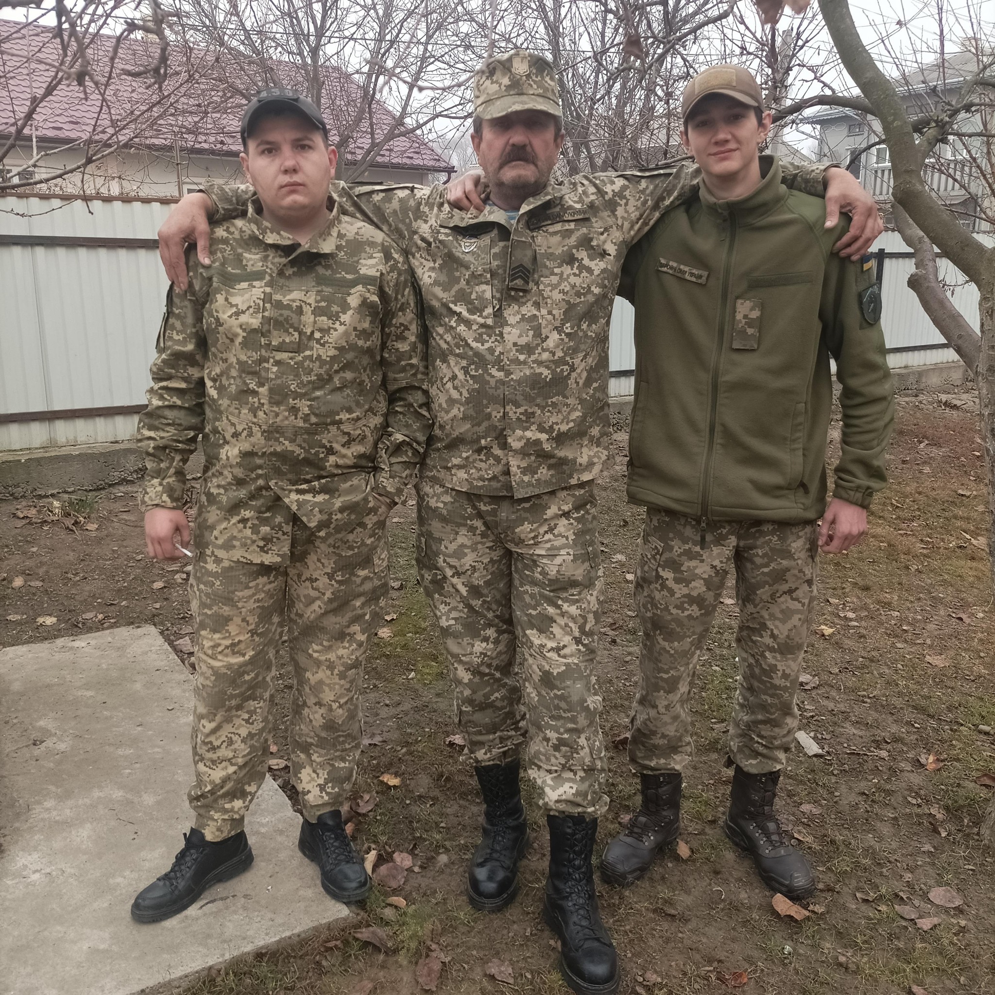 Максим Іленчук з побратимами