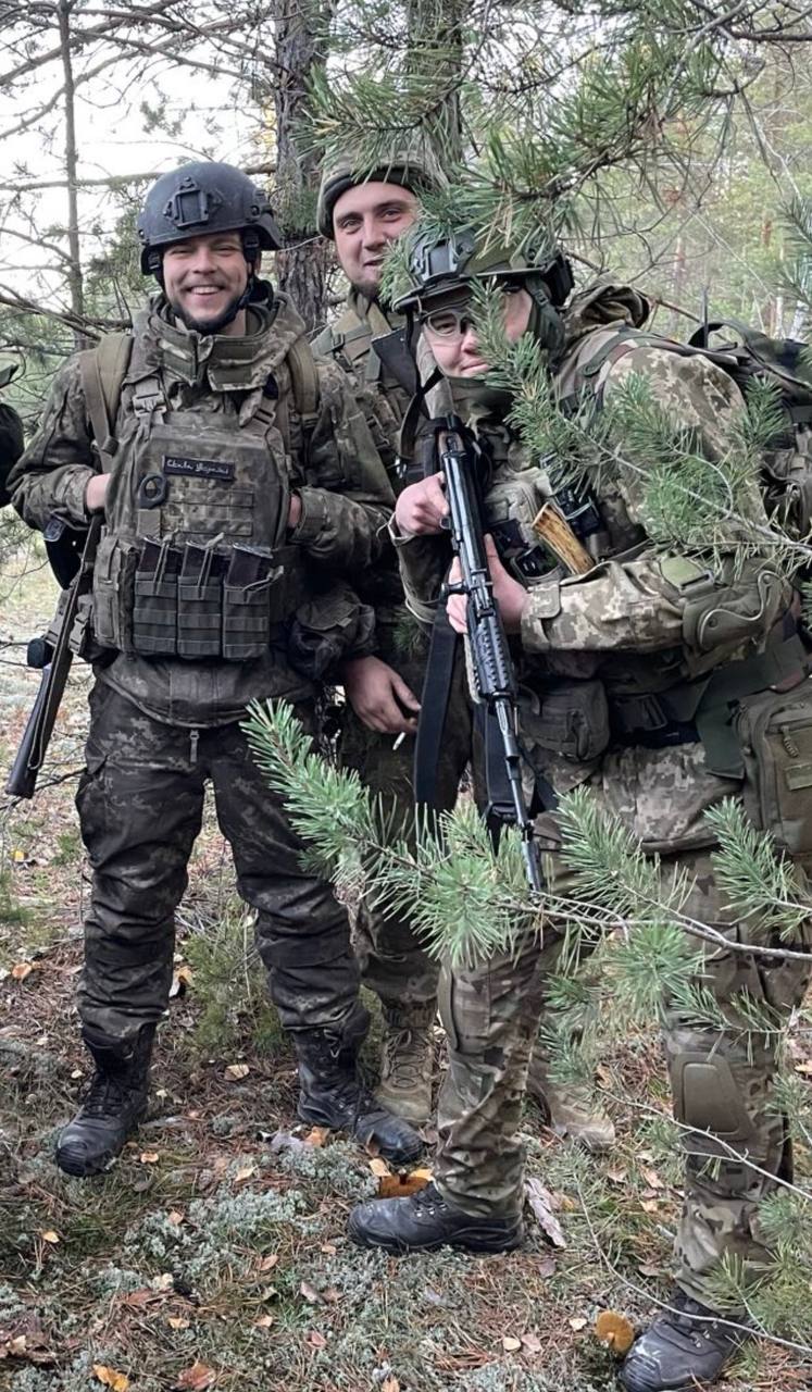 Ігор Дюкарєв з побратимами