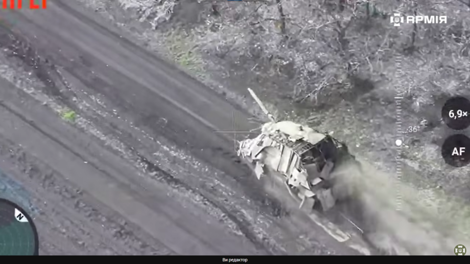 «Зблизька він був просто моторошний» — пілоти гранатометом уразили танк, який не брали дрони  
