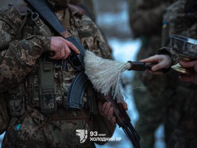 Колишнім ув’язненим посвятили зброю і провели відбиття шевронів  
