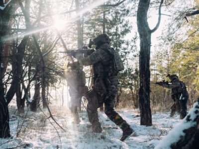 «Північний кореєць багато важить, щоб його перекинути» — у Куп’янську оточені росіяни досі живі завдяки дронам  