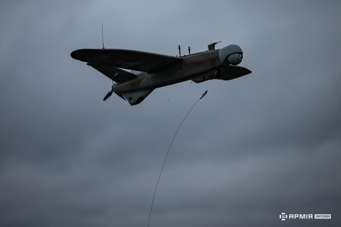 Безпілотник Shark у повітрі проводить розвідку