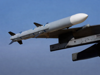 Нищать гелікоптери, літаки й реактивні «Шахеди»: що відомо про ракети AIM  